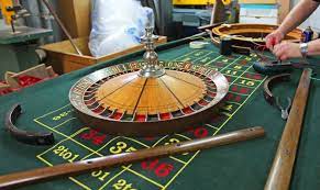 Discovers roulette table used to cheat